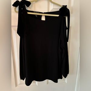 Cold shoulder with velvet detail